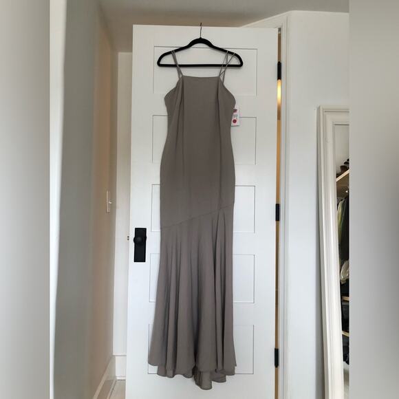 NWT Theia Michelle Crepe Dress Size 12 - Picture 1 of 5